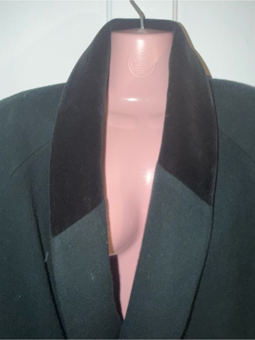 True vintage JonesNew York green wool pea coat, small hem issue on collar.